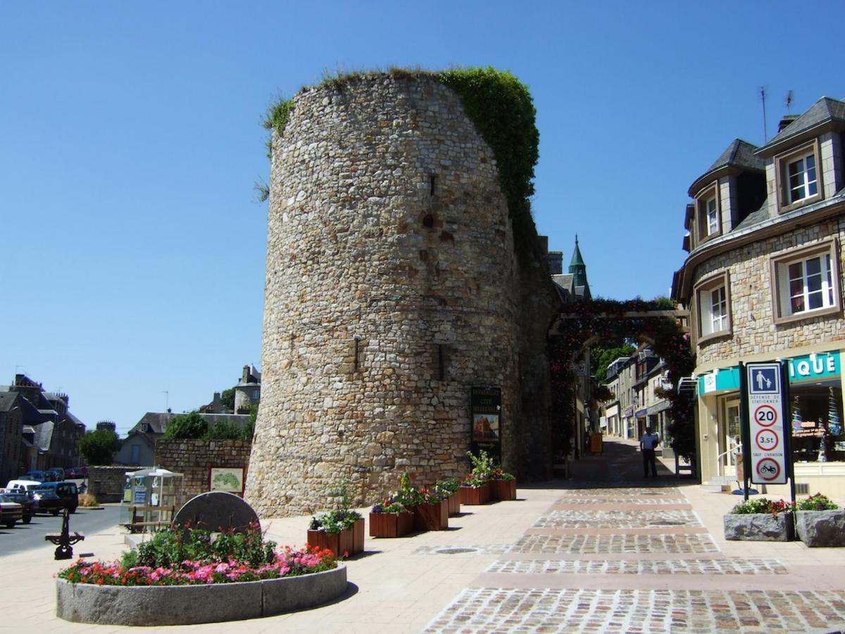 La Maison Sur Les Remparts Bed & Breakfast Domfront  Eksteriør bilde