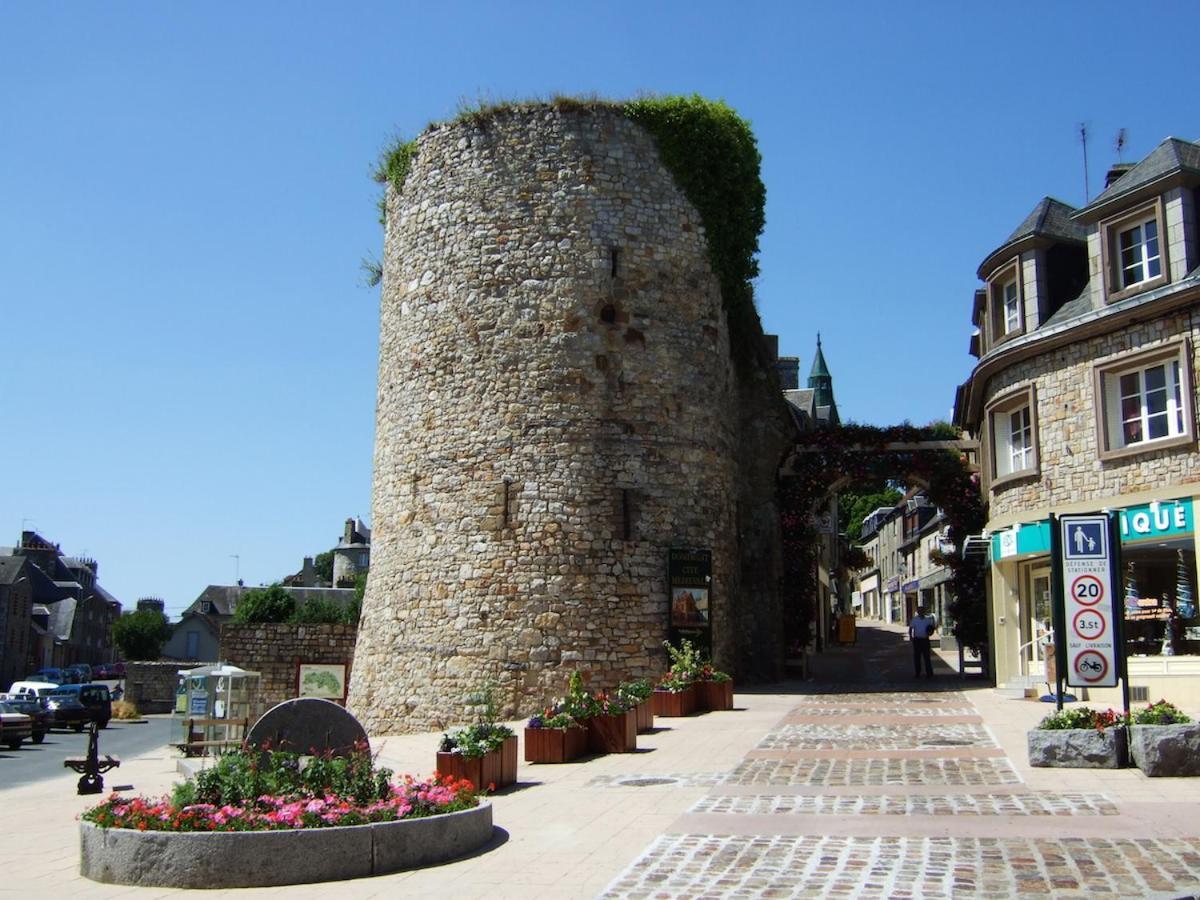 La Maison Sur Les Remparts Domfront  Eksteriør bilde