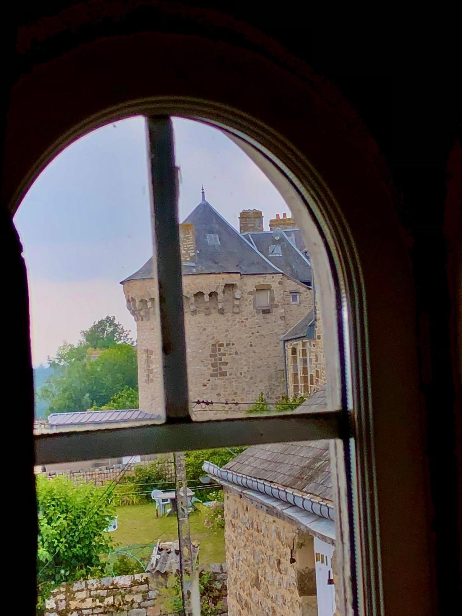 La Maison Sur Les Remparts Domfront  Eksteriør bilde