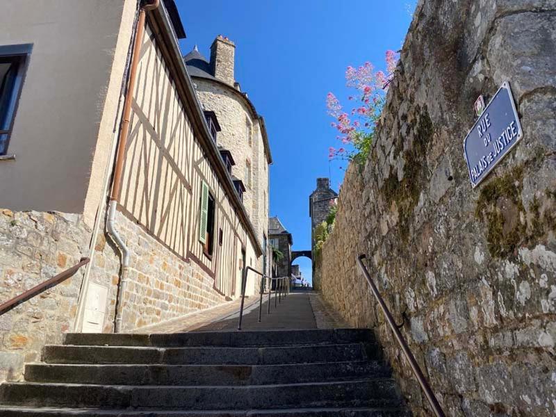 La Maison Sur Les Remparts Domfront  Eksteriør bilde