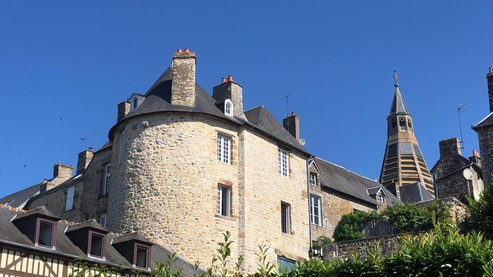 La Maison Sur Les Remparts Domfront  Eksteriør bilde